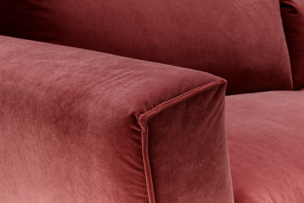 GUSTAV_3seater_classic_velvet_18_raspberry_pink_8.webp