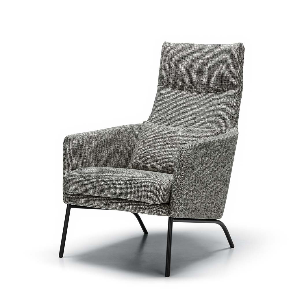 SIRI-armchair-tweedy-5-black-white-sits.webp