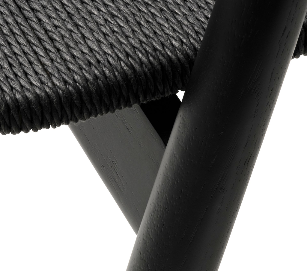 49560011-RELATE-ARMCHAIR-BLACK_D3.webp