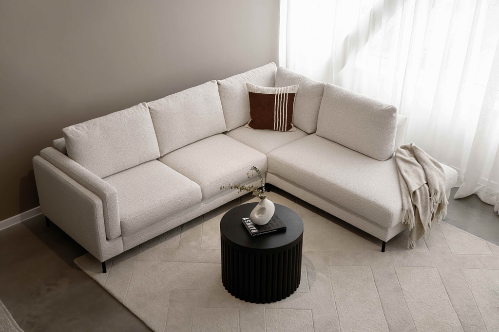 vilmers%2FPRODUCT_PHOTOS%2F1_SOFT_FURNITURE%2F1_1_SOFAS%2FINTERIOR_PHOTOS%2FHazel%2FHAZEL_arm150-M%2Bopen%20corner_CERIT%20jet%20stream_%C2%A9Vilmers(1).webp